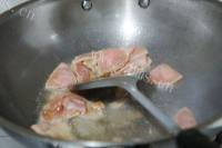美味佳肴般的青椒炒肉做法图解3)