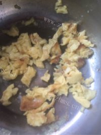 好吃的木耳炒鸡蛋做法图解2)