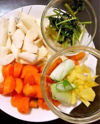 美味的红枣山药排骨汤做法图解3)