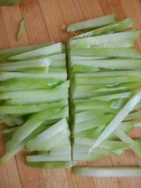 美味的培根蔬菜卷做法图解3)