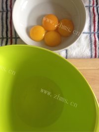 自制原味蛋糕卷做法图解1)