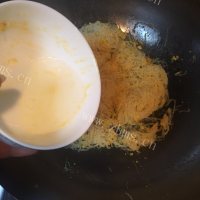 蛋黄粉红煲做法图解7)