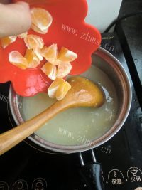 美味西米橘子粥做法图解7)