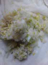 美味的羊肉白菜水饺做法图解3)