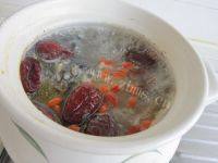口感饱满的天麻炖乌鸡