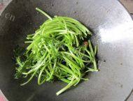 从此恋上茼蒿炒肉做法图解6)