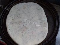 自己做的葱香肉饼做法图解8)