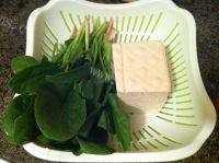 家常菜菠菜炖豆腐做法图解1)