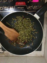 开胃的肉末酸豆角做法图解4)