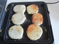 自制香酥牛肉饼做法图解15)