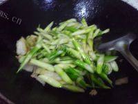 家常菜雷笋炒肉丝做法图解6)