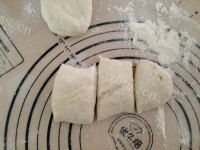 香喷喷的香软奶黄包做法图解9)