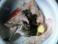 美味的鱼头豆腐汤做法图解2)