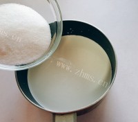 美味的香浓奶油布丁做法图解2)