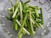 美味的腌蒜薹做法图解1)