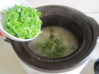 美味香菜猪肝阴米粥做法图解8)