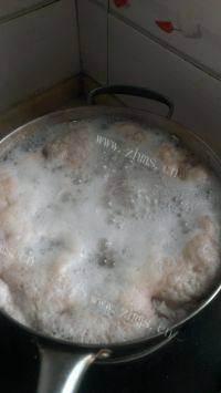 美味排骨炖海带做法图解2)