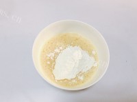 自制黑芝麻鸡蛋卷做法图解7)