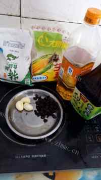 美味的蒜蓉豆豉蒸排骨做法图解2)