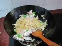 家常菜酸菜猪肉炖粉条做法图解7)