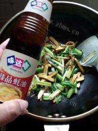 家常菜蒜苗炒豆干做法图解6)