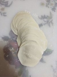 简易的猪肉芹菜馅饺子做法图解10)