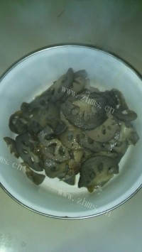 美味四川风味干锅鸡翅根做法图解3)