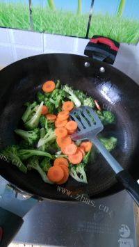 色味俱全的蒜泥西兰花做法图解6)