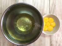自制南瓜戚风蛋糕做法图解3)