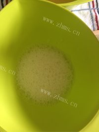 自制原味蛋糕卷做法图解7)