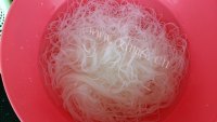 家常菜素炒米粉做法图解1)