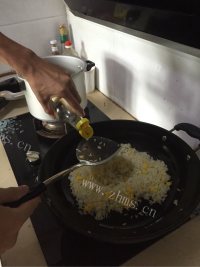 特下饭的蛋炒饭做法图解4)