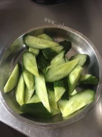 色泽鲜亮的酸菜鱼做法图解2)