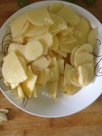 家常菜清炒土豆片做法图解2)