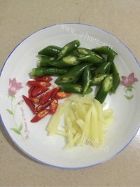 家庭版蒜苗炒肉做法图解4)