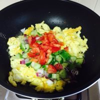 美味营养的咖喱炒饭做法图解2)
