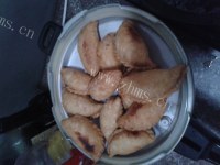 香甜美味的炸酥饺做法图解6)