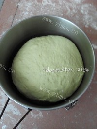 自制抹茶红豆面包做法图解3)