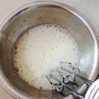 清香柠檬鸡蛋卷做法图解6)