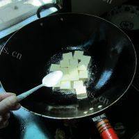 美味的丸子豆腐汤做法图解4)