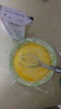 美味的牛奶蒸蛋做法图解3)