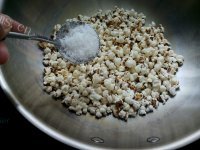美味营养的爆玉米花做法图解6)