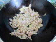「绿色食物」酸菜炒肉做法图解6)