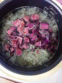 口感极佳的紫薯银耳糖水做法图解4)
