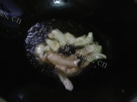 质嫩爽口的韭菜苔炒肉做法图解3)