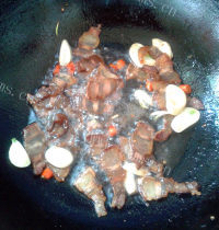 家常菜芥蓝炒腊肉做法图解5)