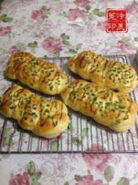 美味的香葱芝士辫子面包做法图解22)