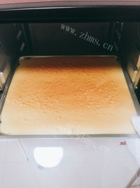 蓝莓瑞士卷做法图解7)