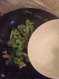 香气浓郁的西兰花炒肉做法图解9)