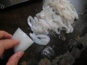家常菜青瓜炒鱿鱼做法图解3)